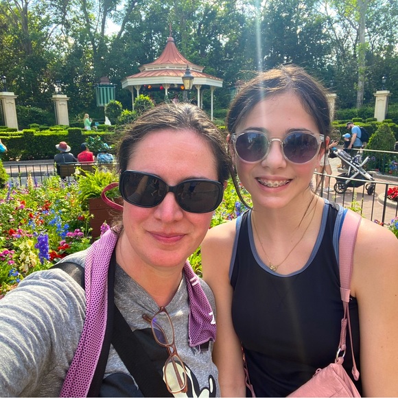 Meet your Posher, Claire - Picture 1 of 1